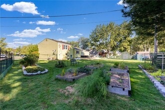 Building Photo - 39 Vermont Pl