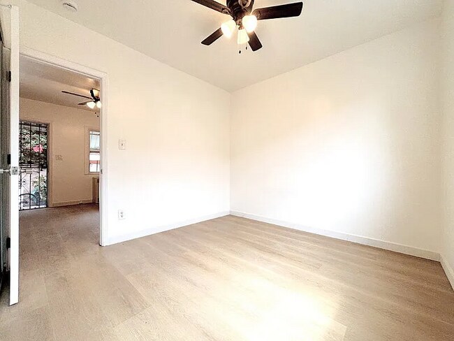 Foto del edificio - 727 E 81st St