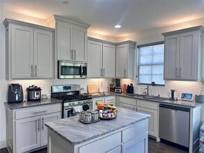Building Photo - 3700 Lantern Ln