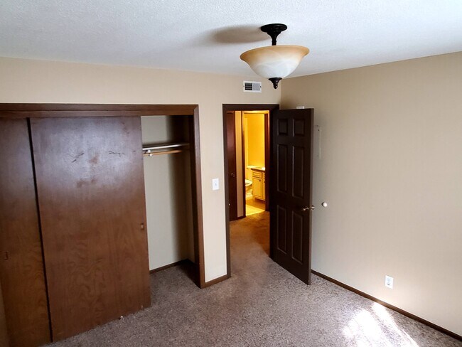 Building Photo - 5420 Leighton Ave
