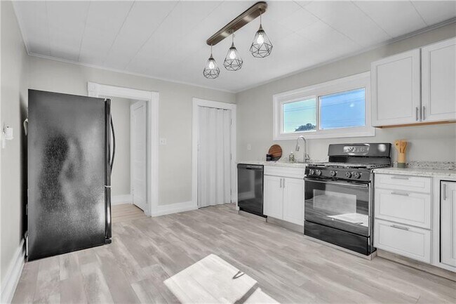 Foto del edificio - 1229 McKee Rd