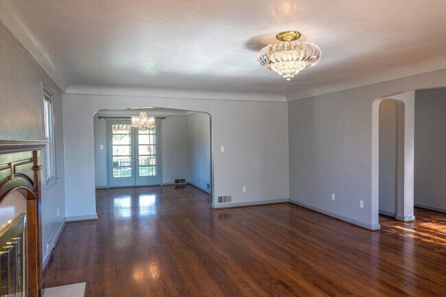 Foto del edificio - PENDING APPLICATION- Spacious 4 Bedroom on...