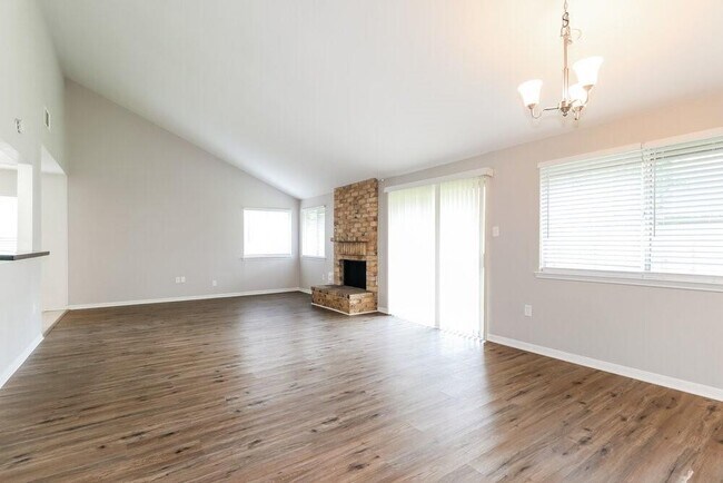 Foto del edificio - 9206 Bayou Bluff Dr