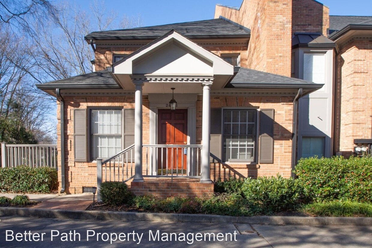 3 br, 2.5 bath House 2436 Selwyn Ave House Rental in Charlotte, NC