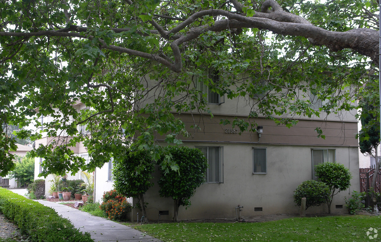 Primary Photo - 21587 Montgomery St