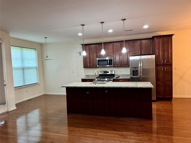 Building Photo - 127 Meadow View Dr