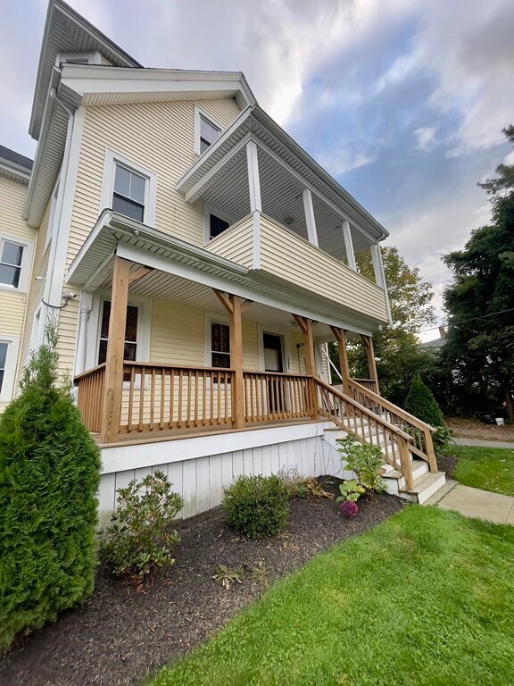 188 Winthrop St Unit 2F, Taunton, MA 02780 Room for Rent in Taunton