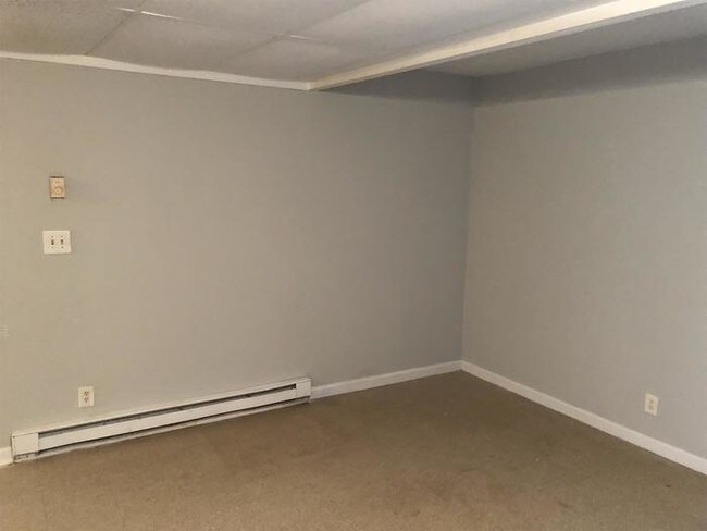 Building Photo - Three-bedroom duplex in Brainerd area