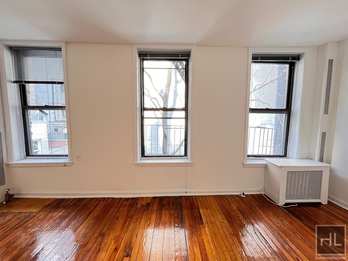 Primary Photo - EAST 55 STREET