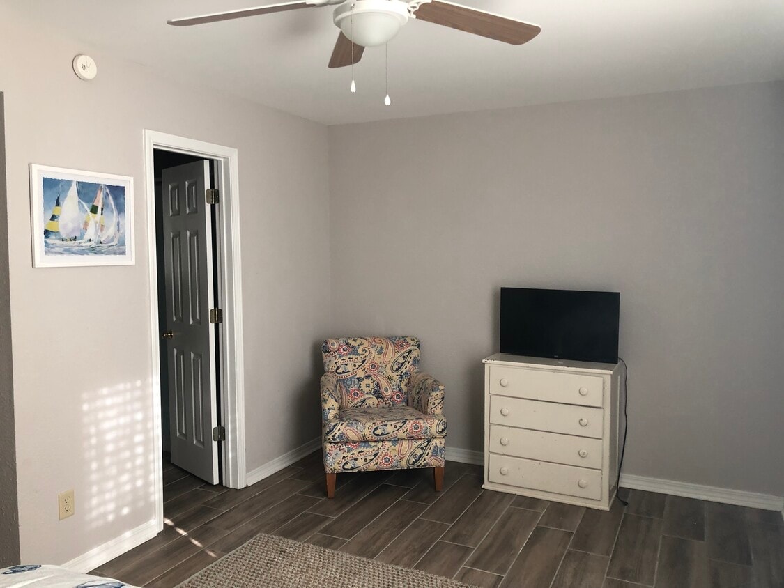 1550 E 2nd St Unit 103, Pass Christian, MS 39571 Condo for Rent in