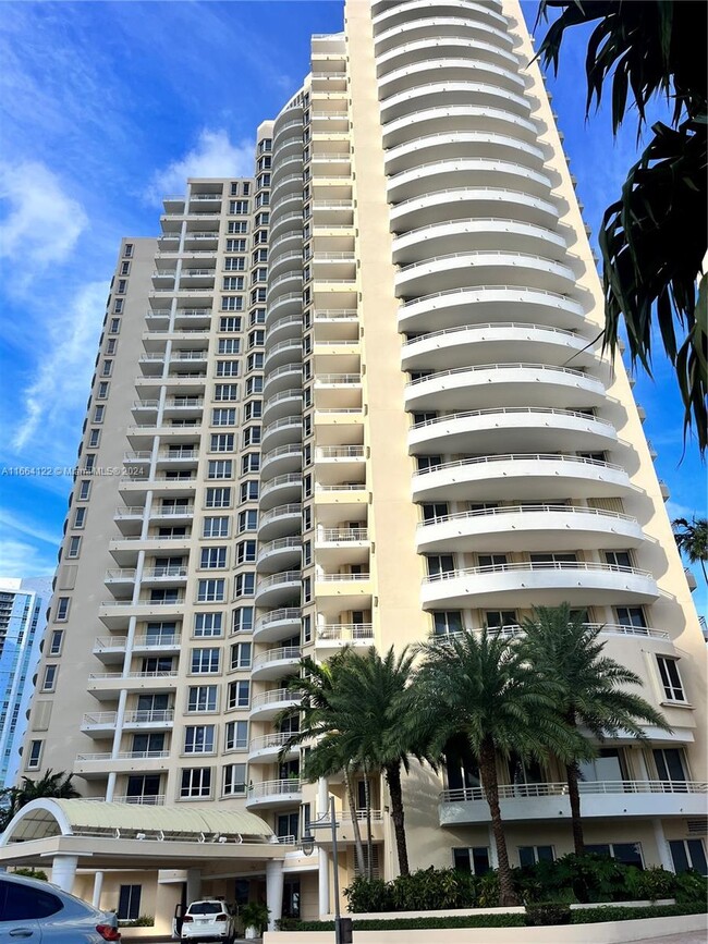 Foto del edificio - 888 Brickell Key Dr