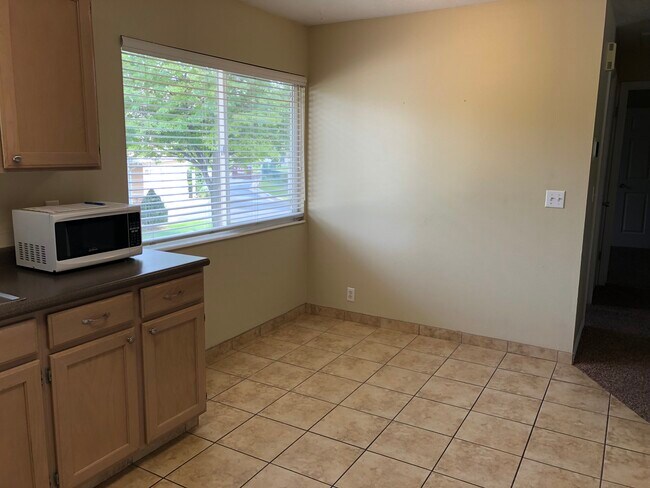 Building Photo - 484 Frontage Road