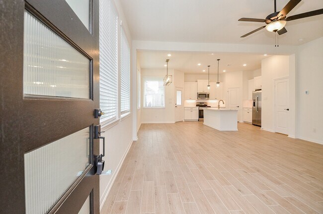 Foto del edificio - 130 W Coralburst Lp