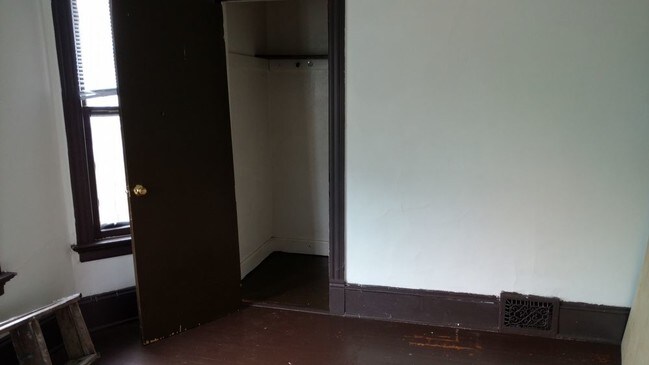 Building Photo - 2446 N 35th St