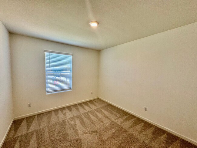 Building Photo - Perfect 5 bedroom, 3.5 bath home with attached private Casita - With Solar !