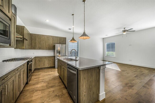 Foto del edificio - 7808 Ryans Way