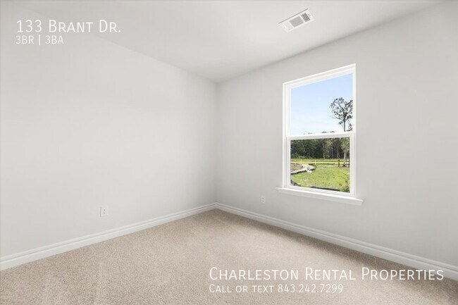 Foto del edificio - 133 Brant Drive