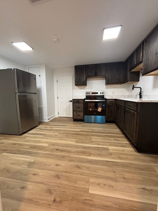 Foto del edificio - FOR RENT BENTON - 4 Bedroom, 2 Full baths