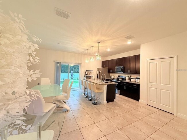 Building Photo - 684 Marion Oaks Manor