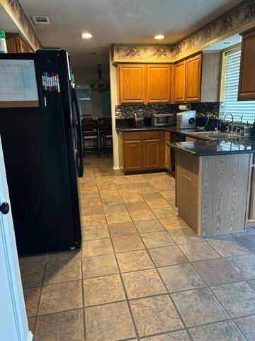 Building Photo - 604 Oak Meadow Dr