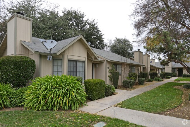 Foto del edificio - Myerwood Apartment Homes
