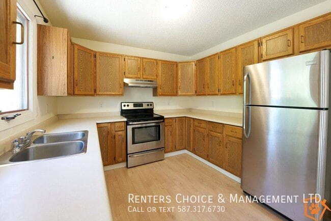 Building Photo - Spacious and Pet Friendly 4-Level Split wi...