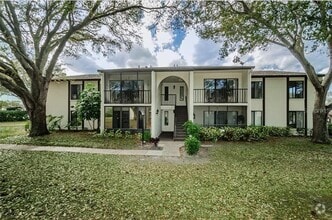 Building Photo - 2568 Pine Ridge Way S