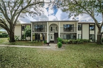 Building Photo - 2568 Pine Ridge Way S