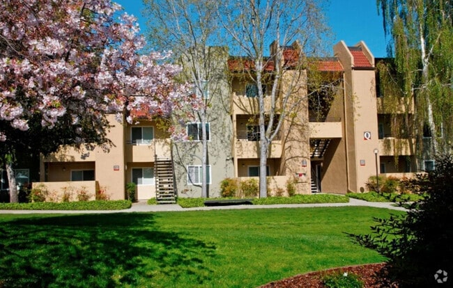 Building Photo - 1000 Escalon Ave