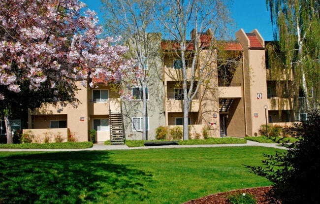 Building Photo - 1000 Escalon Ave