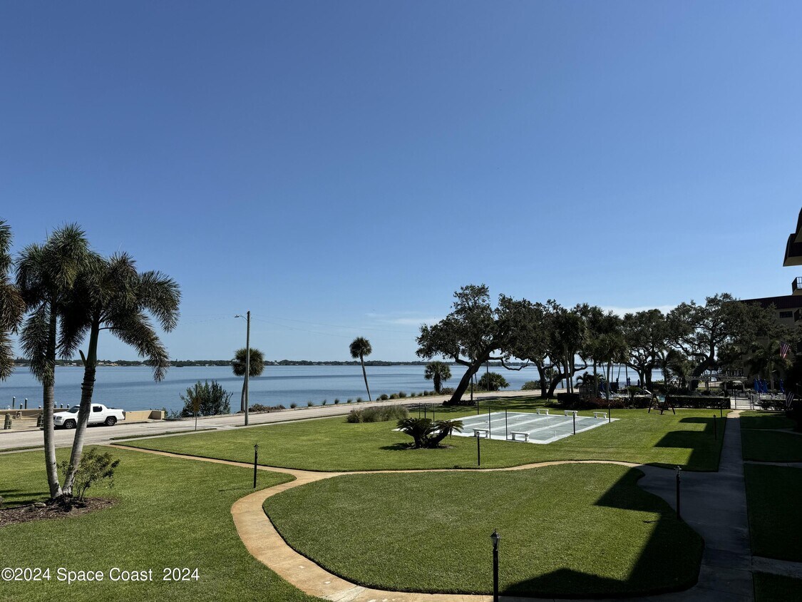 Foto principal - 1025 Rockledge Dr