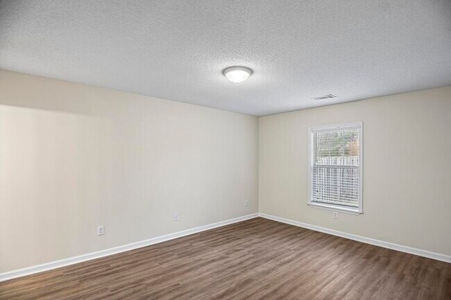 Foto del edificio - 2106 Abigail Ln SW