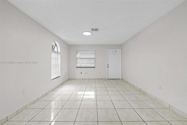 Building Photo - 5645 Taft St