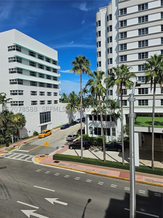 Building Photo - 3030 Collins Ave
