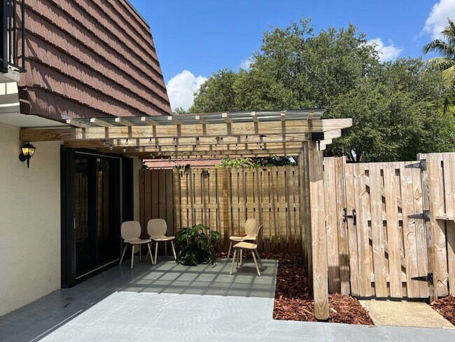 Foto del edificio - 308 3rd Ln