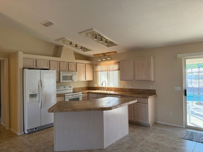 Building Photo - Coming soon!  Long Term unfurnished - Pool...