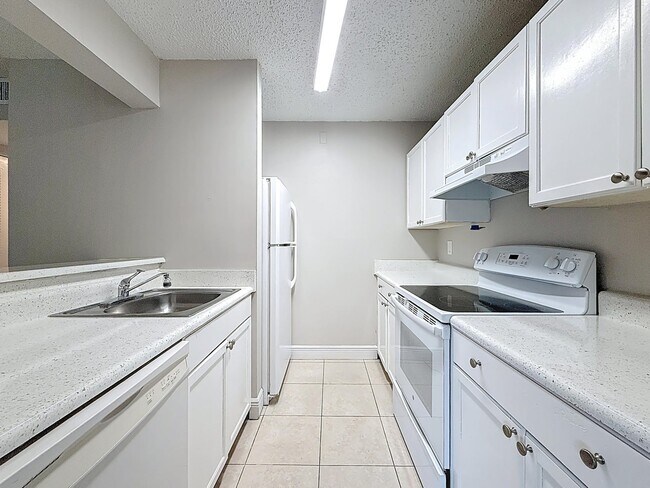 Building Photo - 719 Meadows Cir