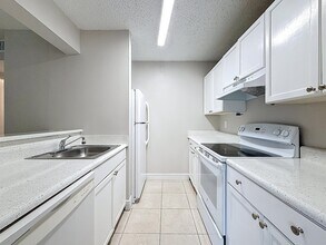 Building Photo - 719 Meadows Cir