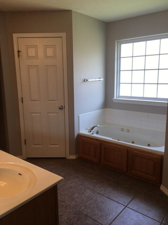 Foto del edificio - 3 Bedroom Home in Wonderful Neighborhood!