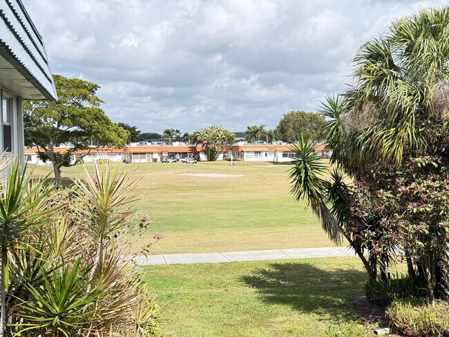 Foto del edificio - 323 Tuscany F