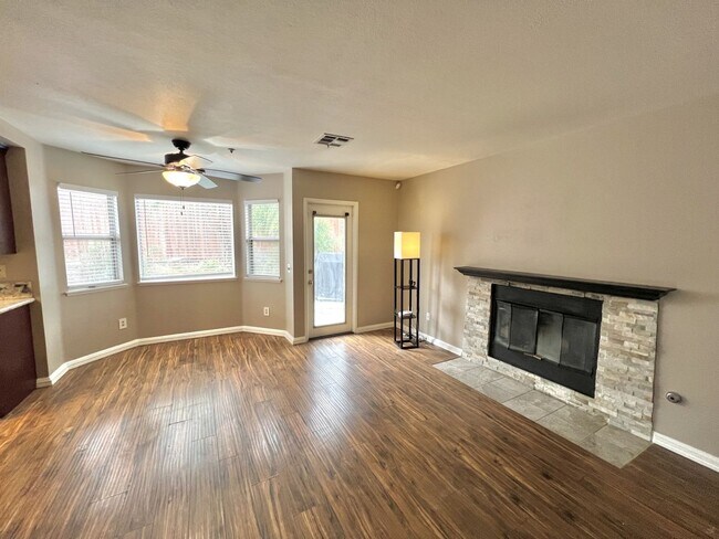 Foto del edificio - 7892 Whitney Ct