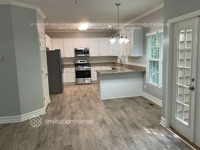 Foto del edificio - 3618 Broken Arrow Dr