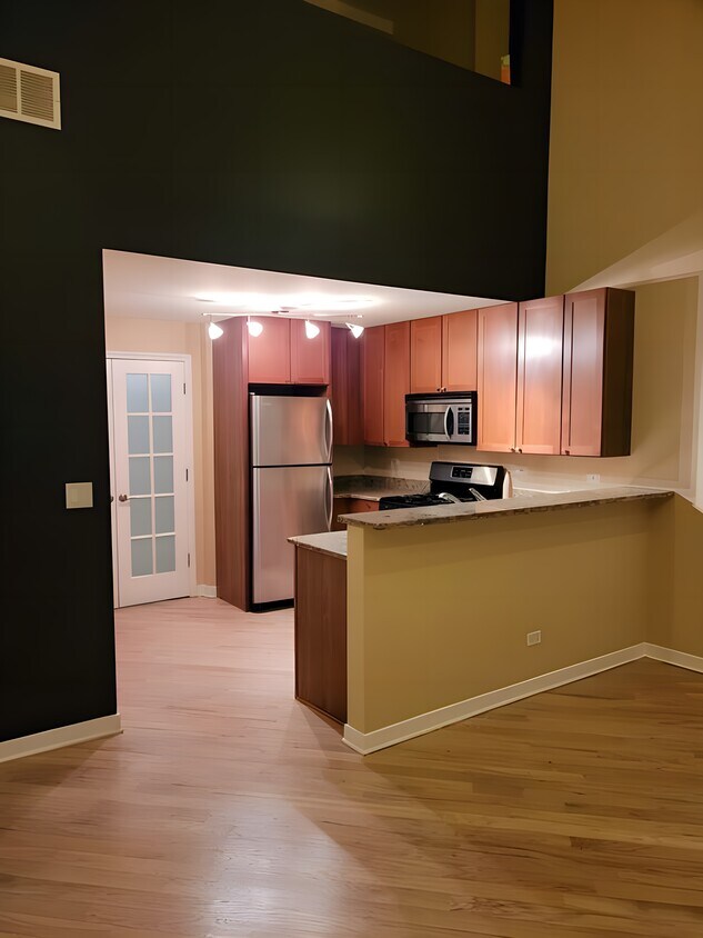 Foto principal - 3611 W Montrose Ave