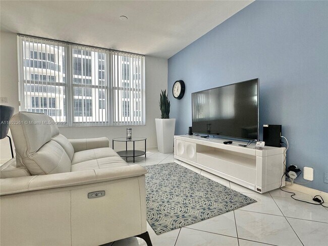 Building Photo - 4747 Collins Ave
