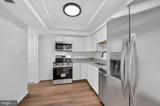 Building Photo - 28 Wedgedale Dr