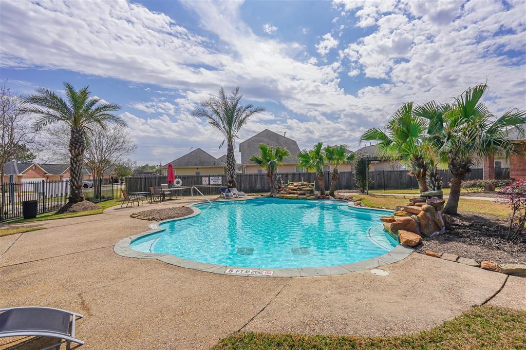 Foto principal - 1005 Sweet Pine Dr