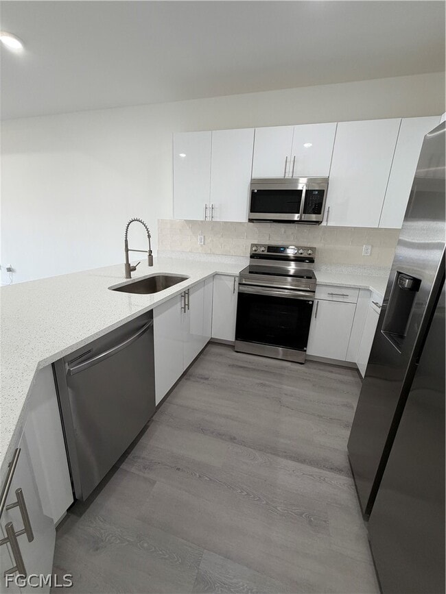 Building Photo - 723 Ivan Ave S