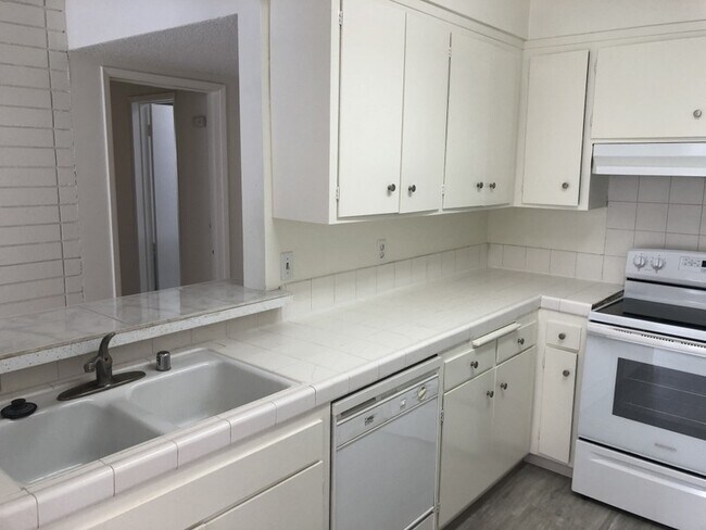 Foto del edificio - 11946 Montana Ave