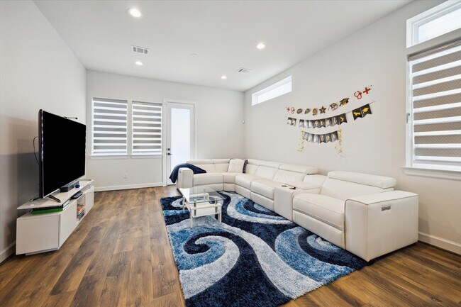 Foto del edificio - 1404 Cleburne St