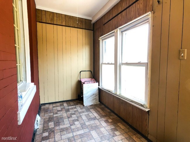 Building Photo - 4 br, 1.5 bath Townhome - 4250 Penn St
